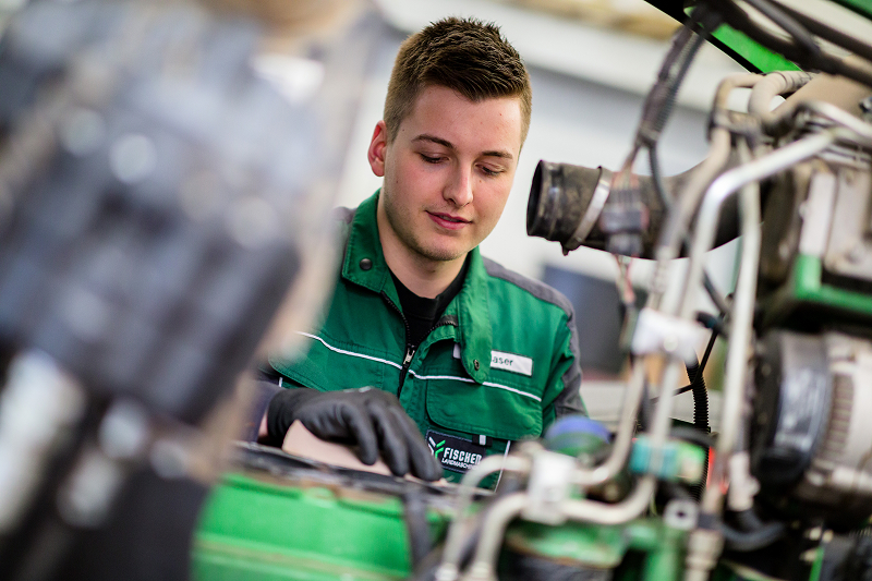 Mechatroniker bei Fischer Landmaschinen