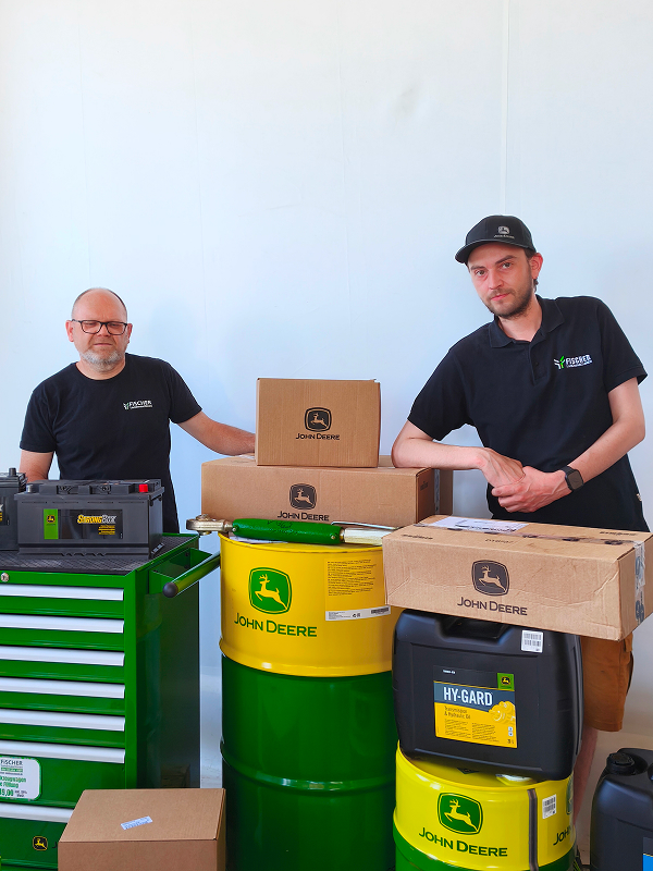 Unser Team bei der Ersatzteilsuche
