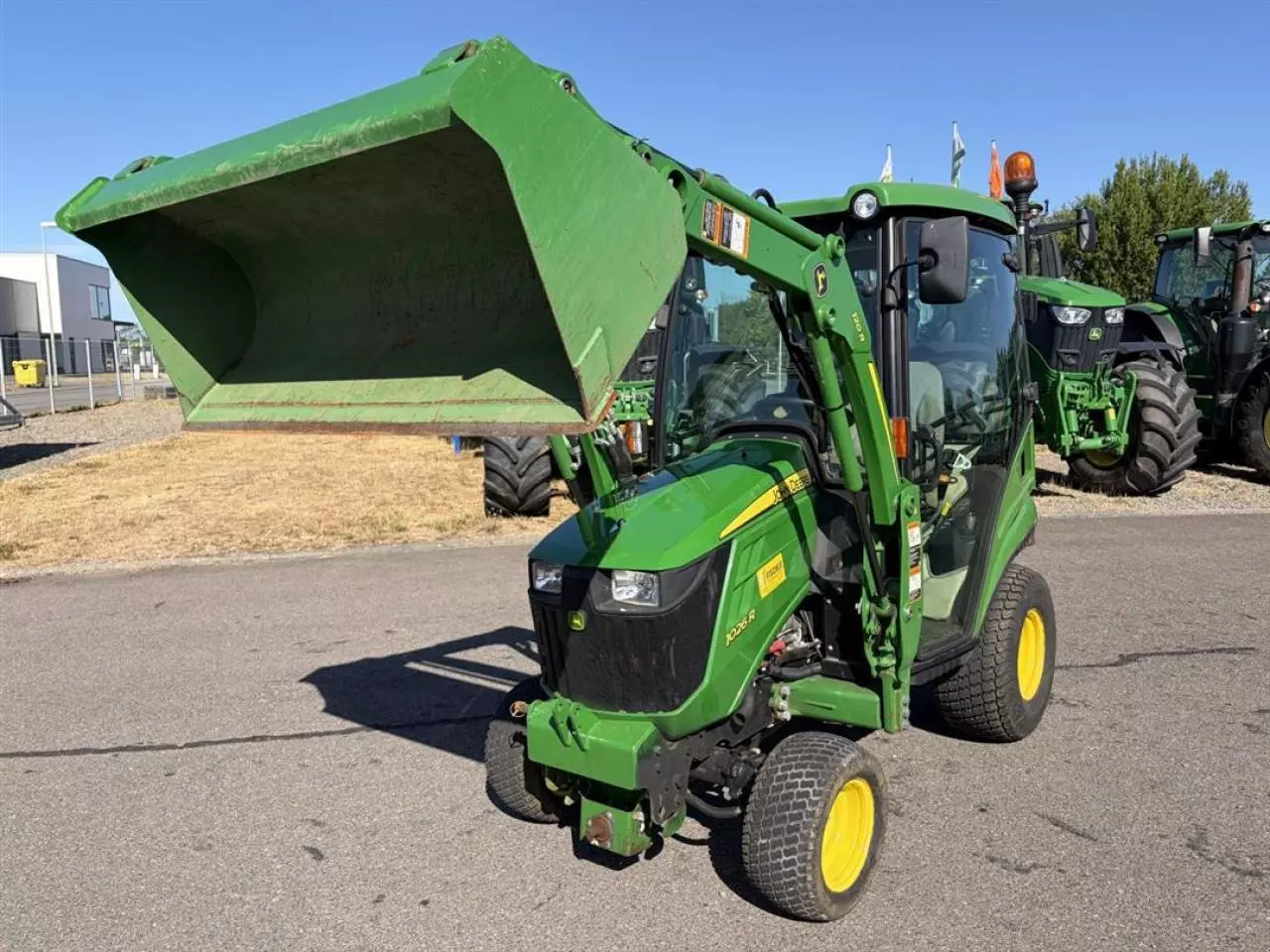 John Deere 1026R mit Frontlader 120R Kommunaltraktor gebraucht