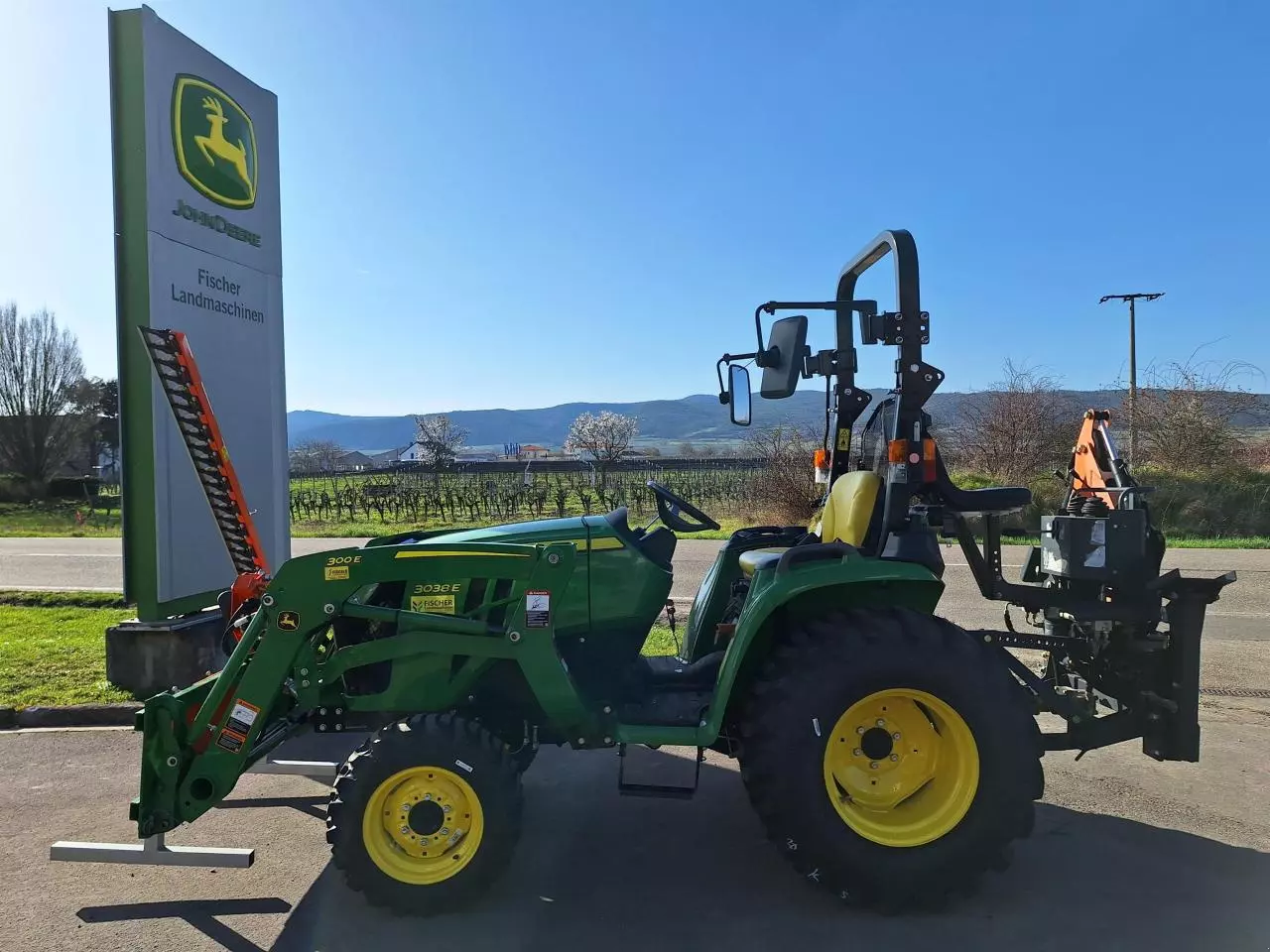 John Deere 3038E Ansicht 3