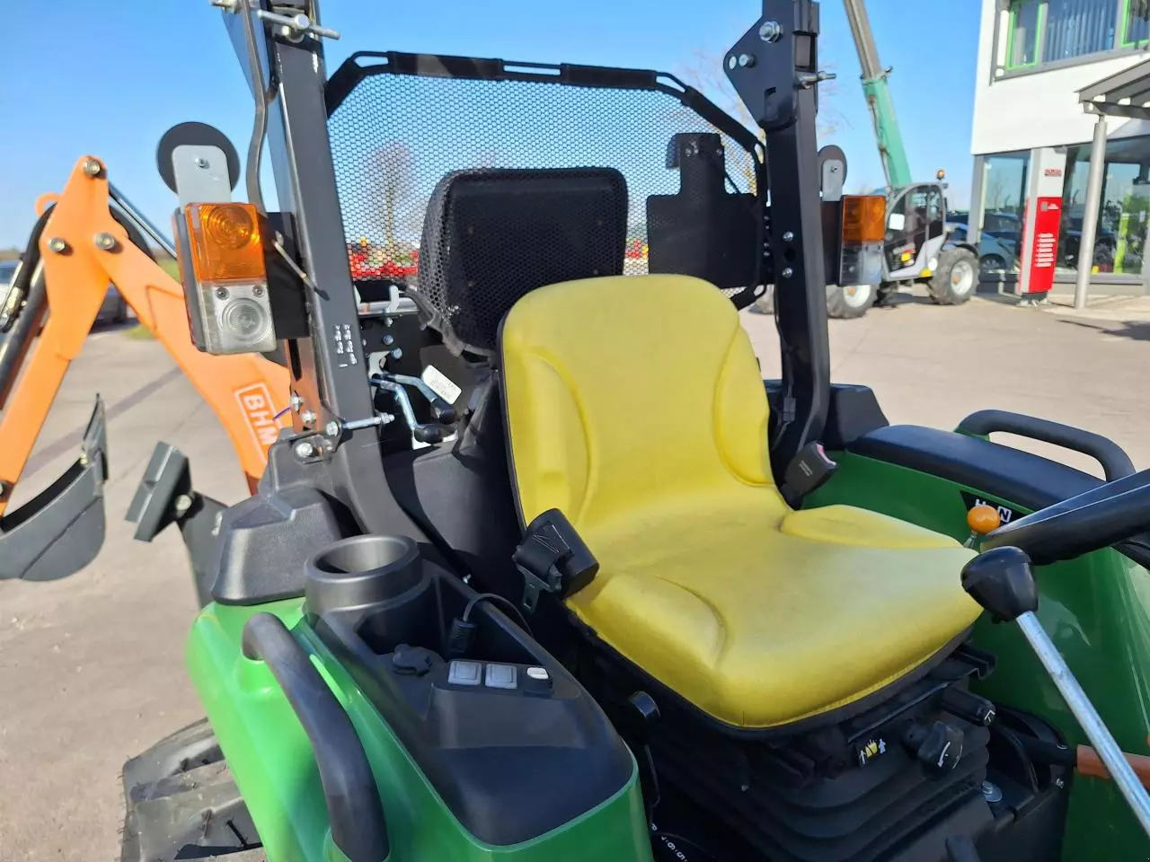 John Deere 3038E Ansicht 5