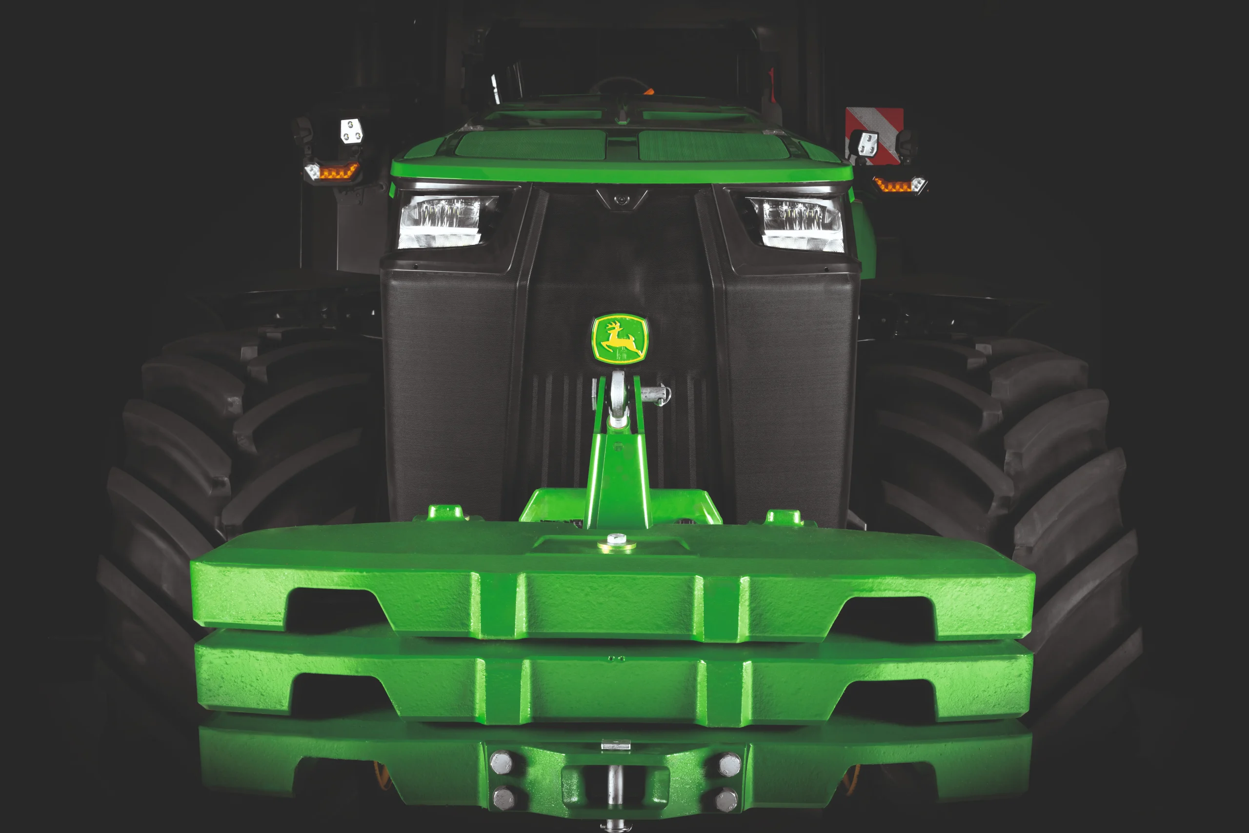 John Deere 8R Traktor im Feldeinsatz – Fischer Landmaschinen