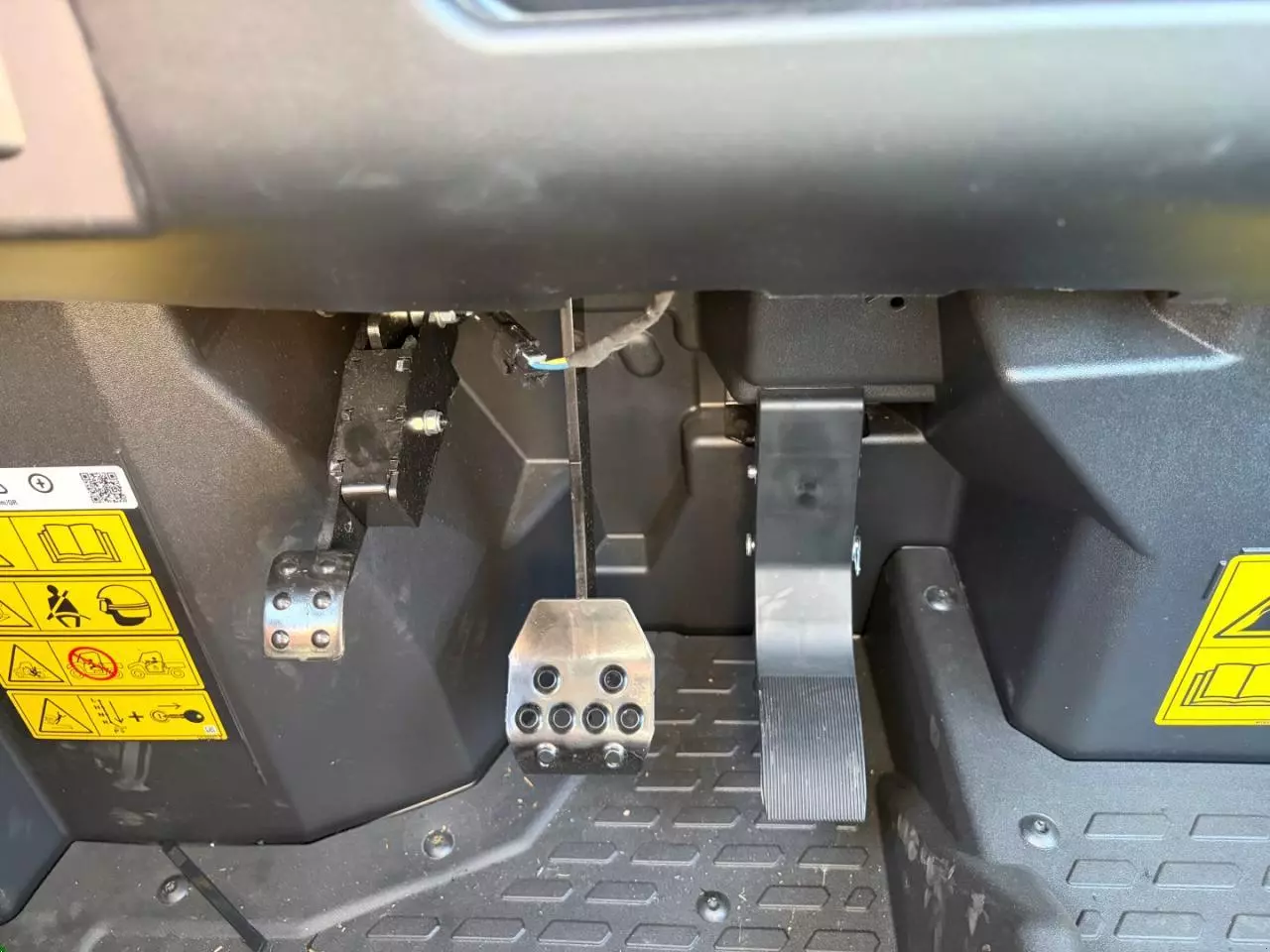 John Deere Gator XUV875M – Bild 12